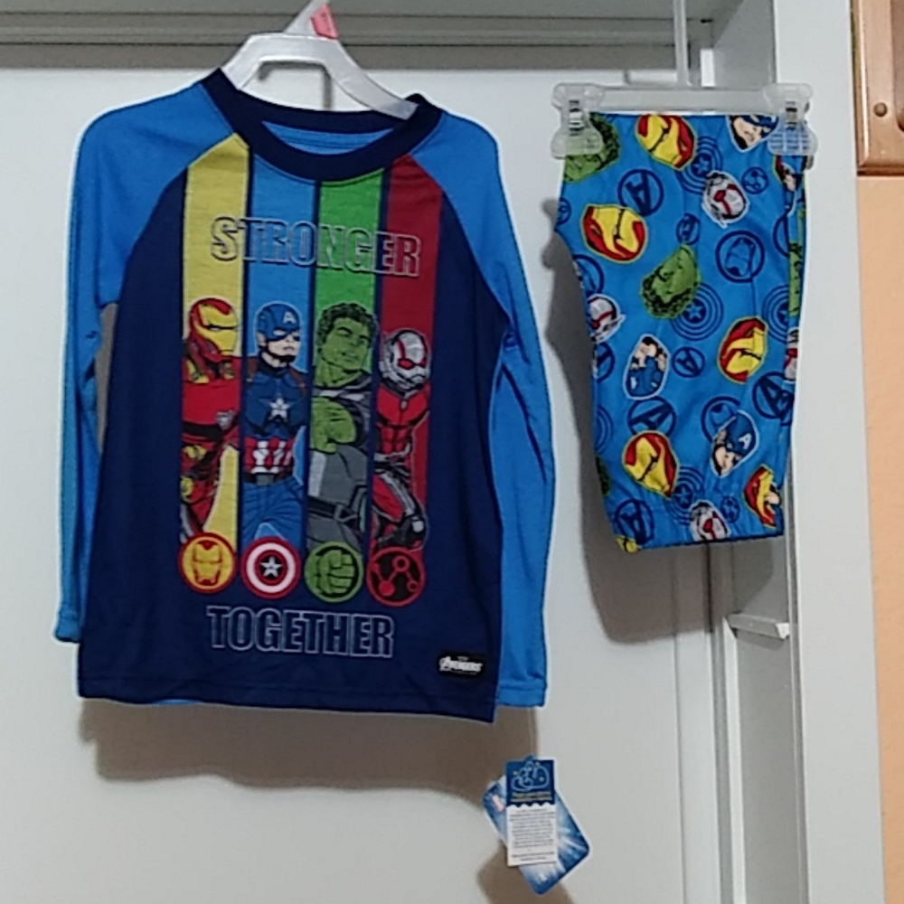 Avengers 2 pc. Sleep wear Pajamas boys 4/5 - Picture 4 of 4